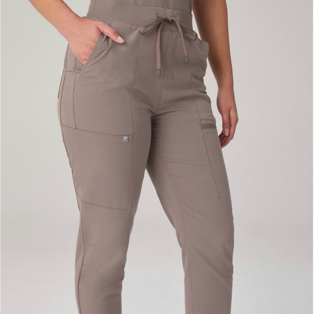 Fabletics scrub pants - Picture 2 of 4